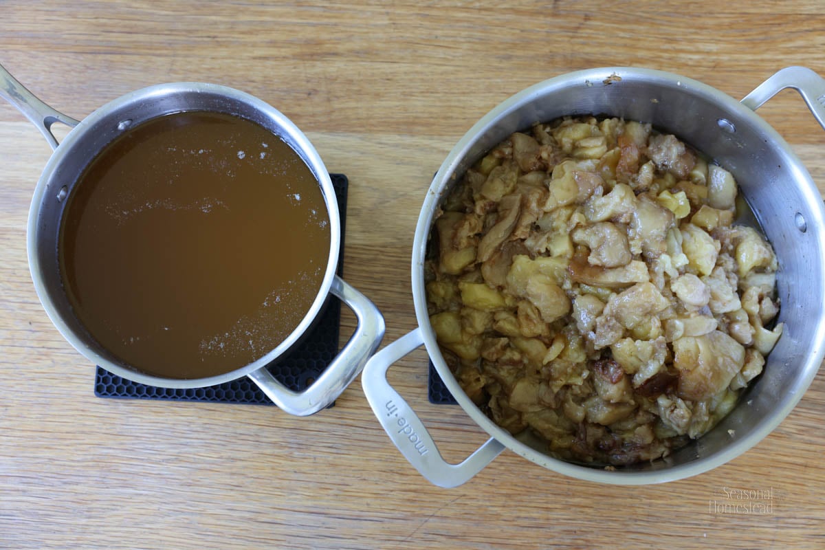 Two pots, one with liquid tallow separated from the fat chunks in the other pot.