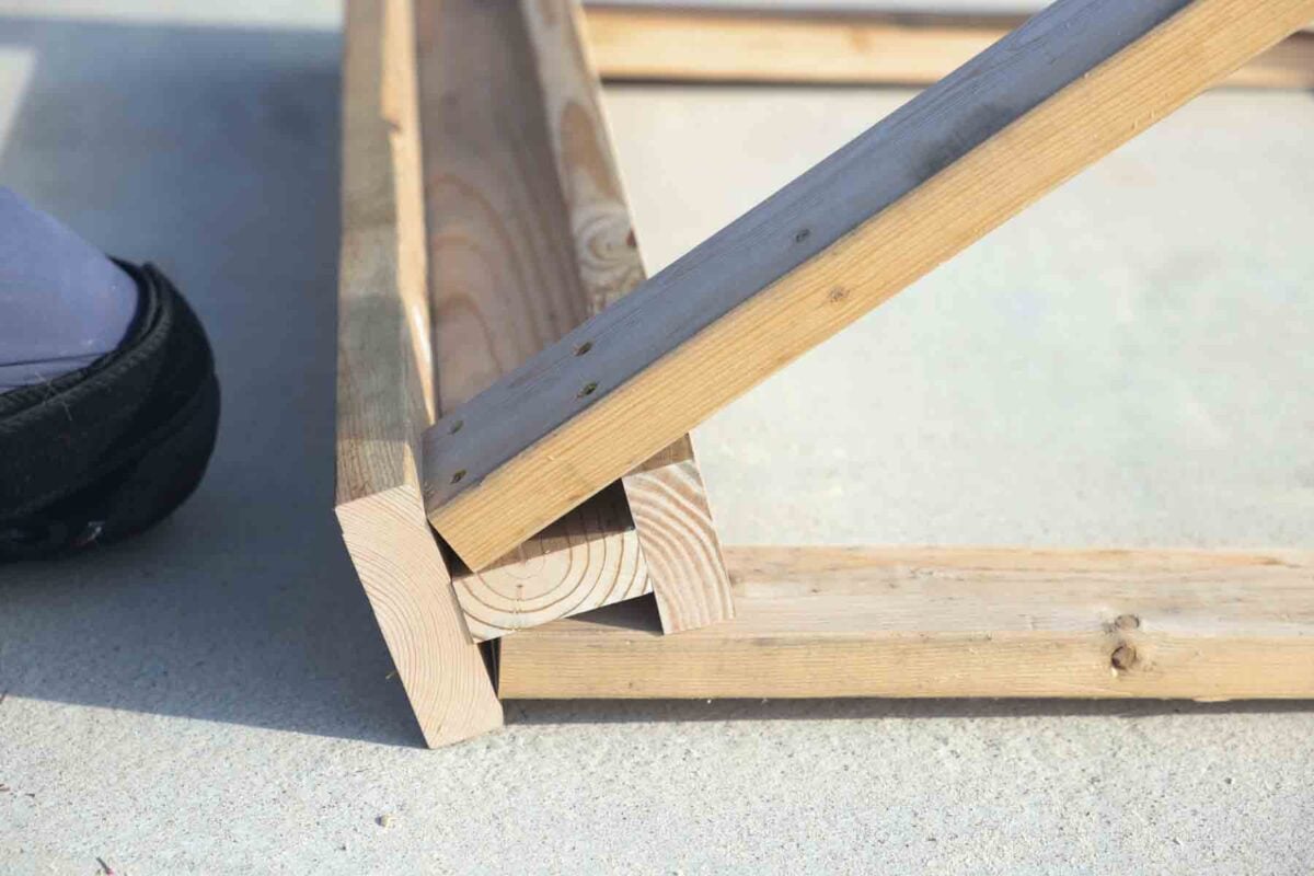screwing the last leg onto t he sawhorse