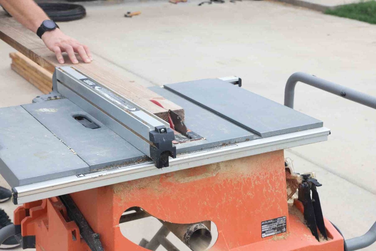 Ripping 2x4 wood on the table saw
